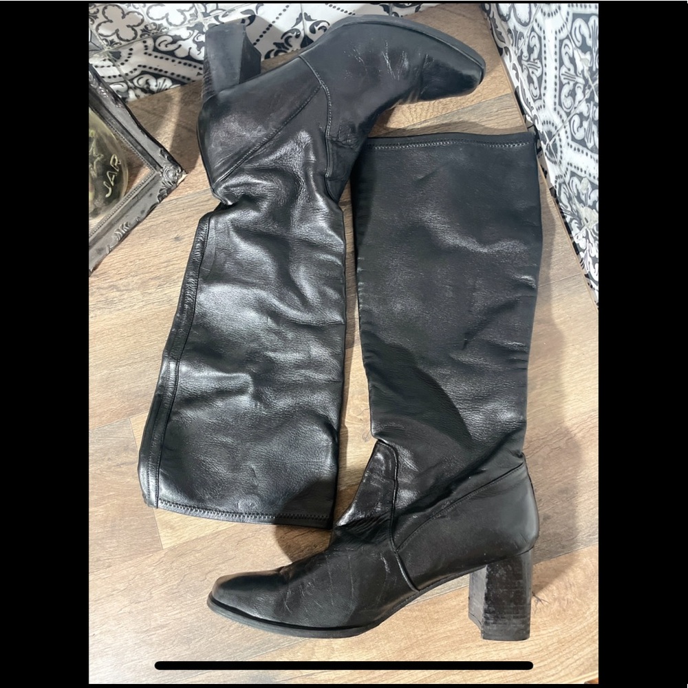 STUART WEITZMAN- SIZE 7-BLACK